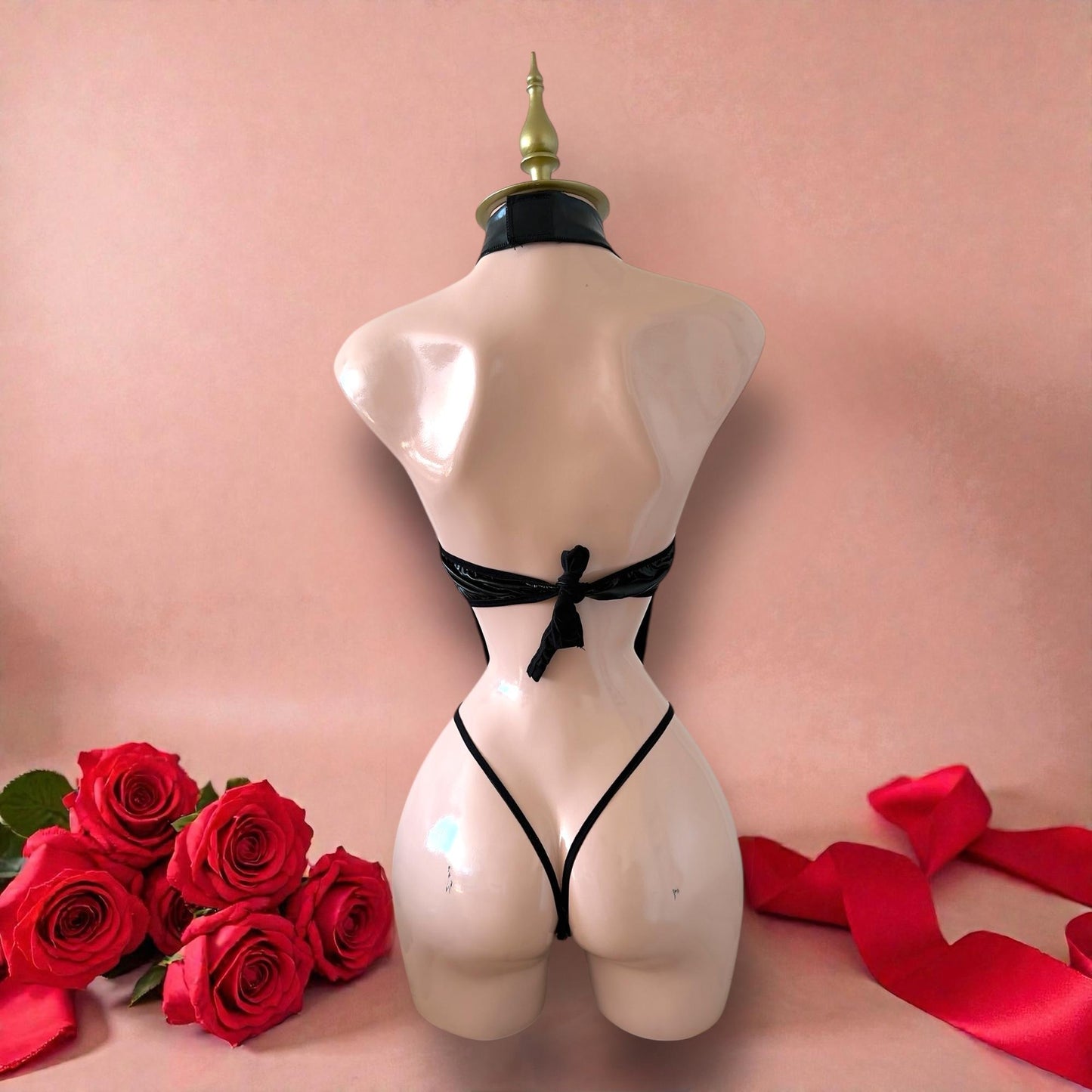 Body de Látex Negro con Muñequeras Integradas y Cadenas - Talla S-M