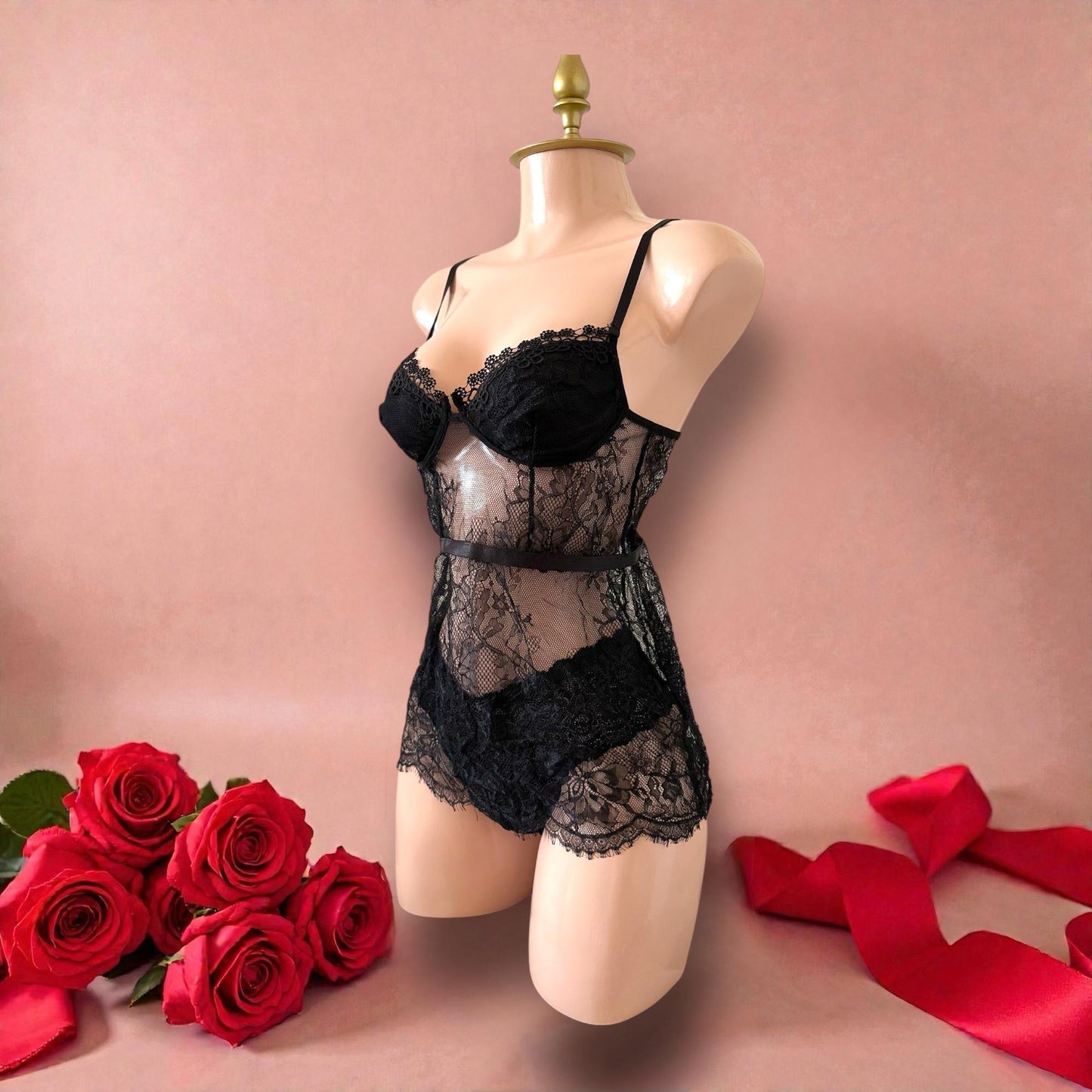 Conjunto de Lencería de Encaje Negro con Transparencias - Talla M