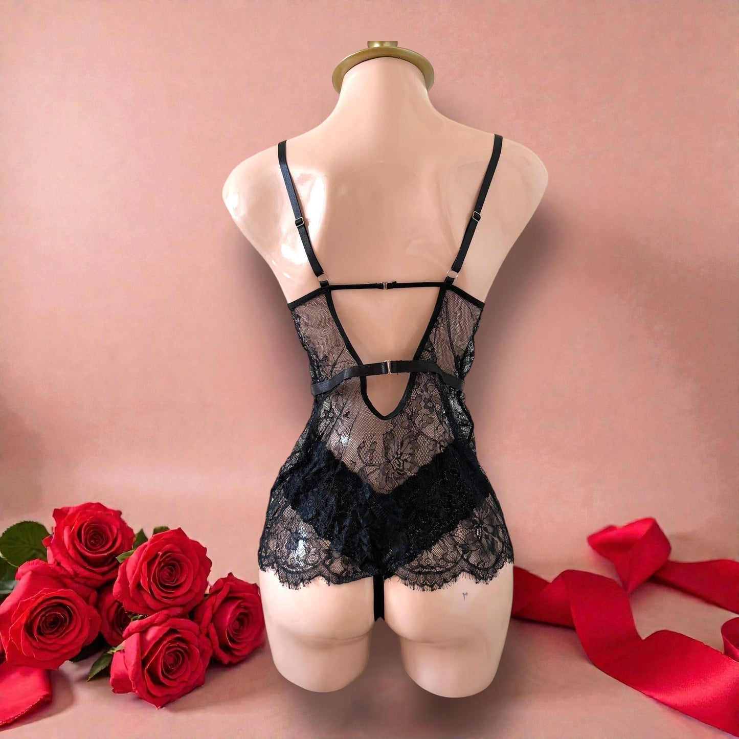 Conjunto de Lencería de Encaje Negro con Transparencias - Talla M