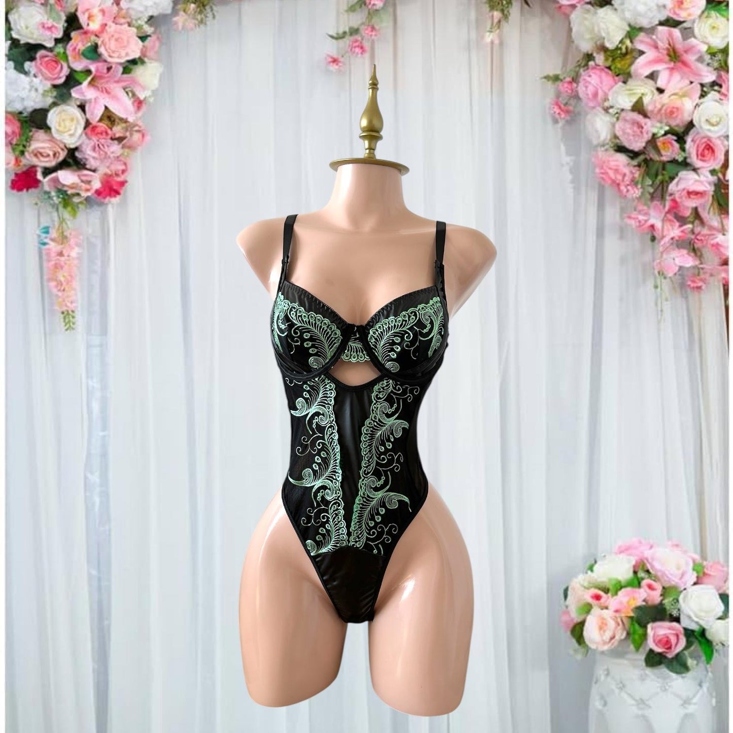 Body de Lencería Pin-Up Negro con Bordado de Seda Verde - Talla M