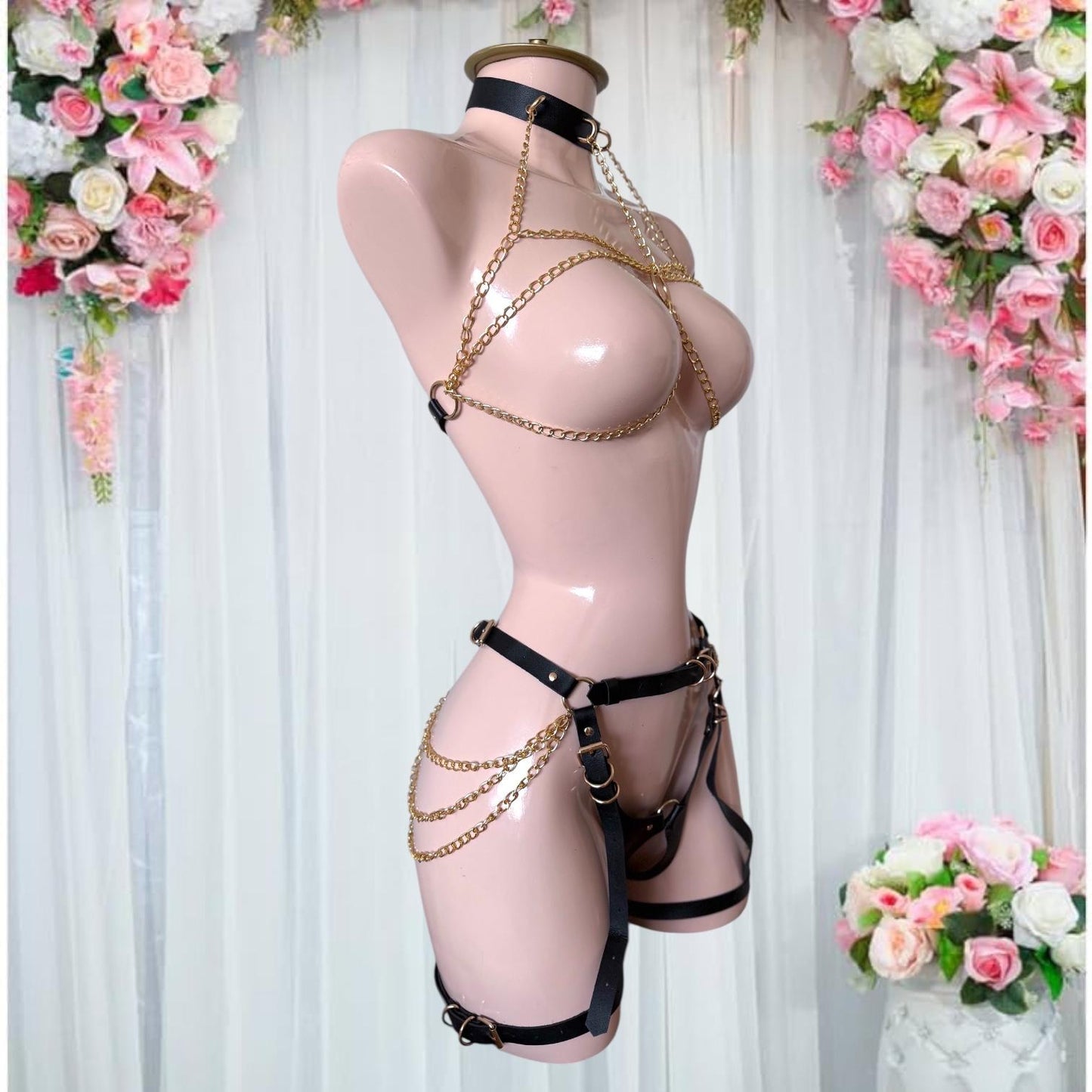 Set de Arnés de Cuero Sintético Negro  con Cadenas Doradas - Talla S - L